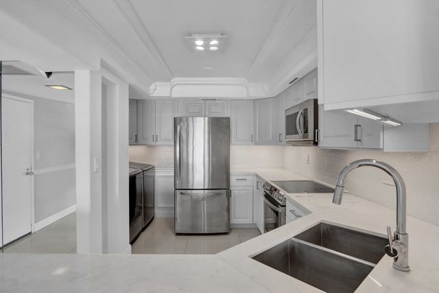 2000 Presidential Way 504, West Palm Beach, FL 33401