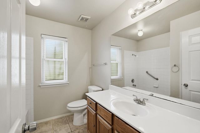 215 Rio Vista DR, Georgetown, TX 78626