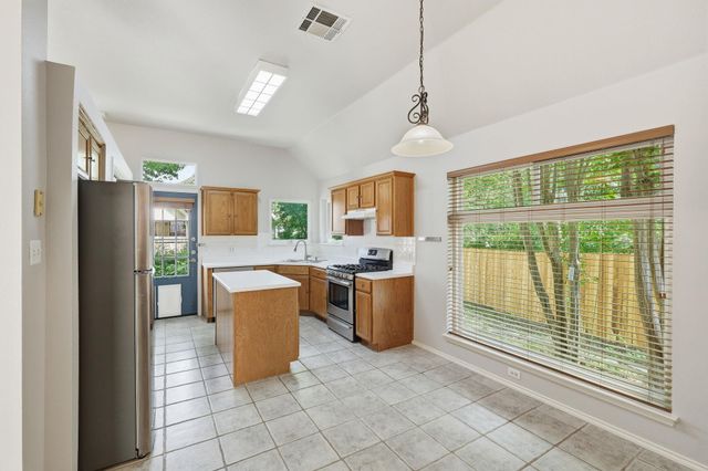 215 Rio Vista DR, Georgetown, TX 78626