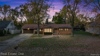 2360 Pineview, West Bloomfield Charter Township, MI 48324