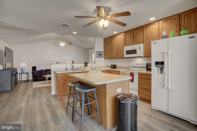 176 LANTERN LN, Chambersburg, PA 17201
