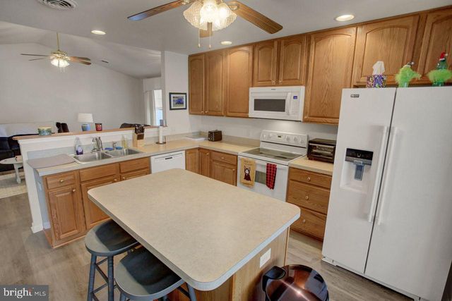 176 LANTERN LN, Chambersburg, PA 17201
