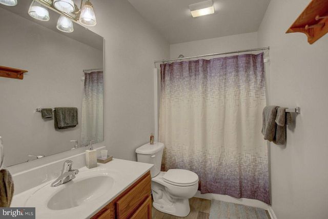 176 LANTERN LN, Chambersburg, PA 17201