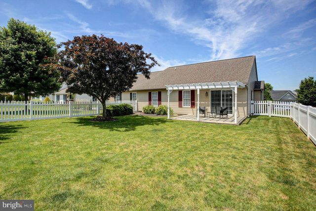 176 LANTERN LN, Chambersburg, PA 17201