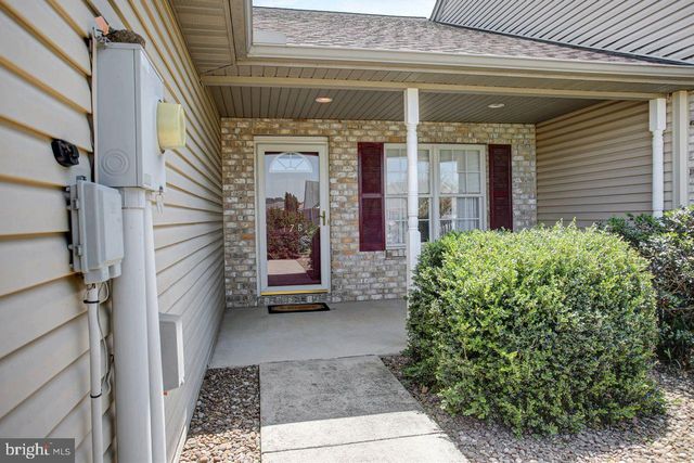 176 LANTERN LN, Chambersburg, PA 17201