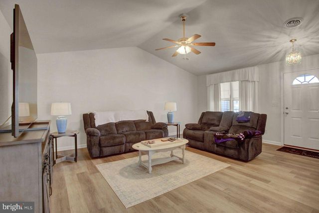 176 LANTERN LN, Chambersburg, PA 17201
