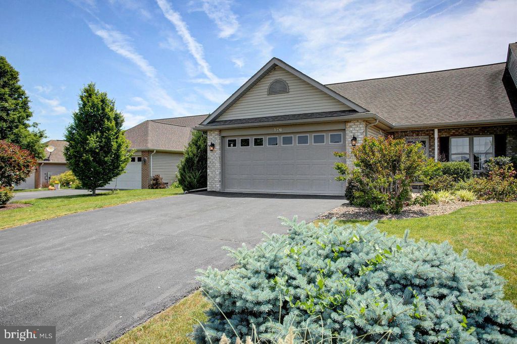 176 LANTERN LN, Chambersburg, PA 17201