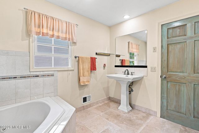 139 Mello Lane, Toms River, NJ 08753