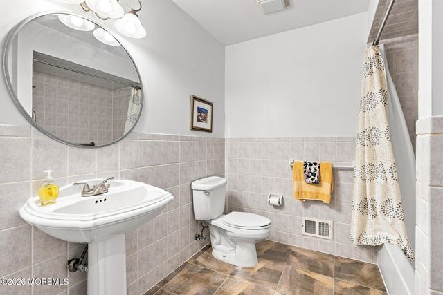 139 Mello Lane, Toms River, NJ 08753