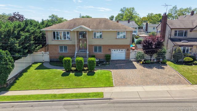 859 Maloon Avenue, Franklin Square, NY 11010
