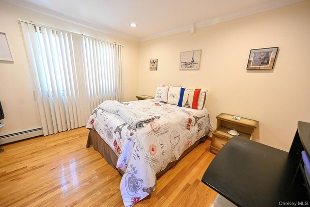 859 Maloon Avenue, Franklin Square, NY 11010