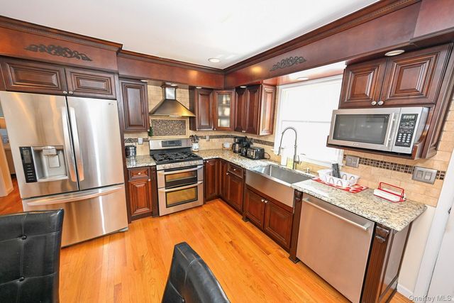 859 Maloon Avenue, Franklin Square, NY 11010