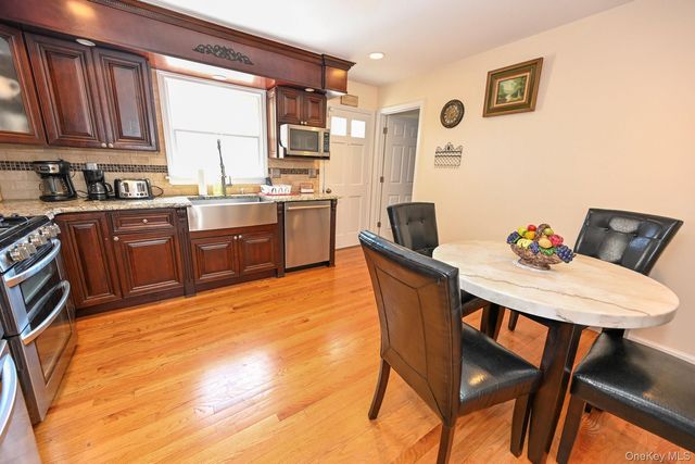 859 Maloon Avenue, Franklin Square, NY 11010