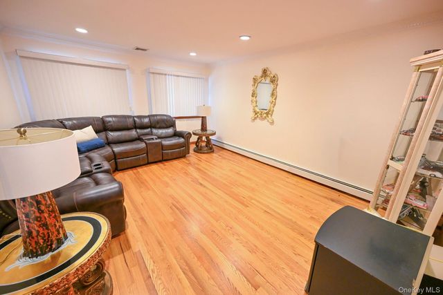 859 Maloon Avenue, Franklin Square, NY 11010