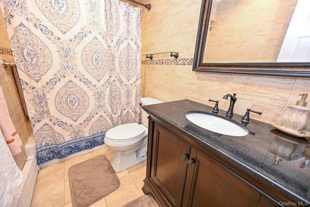 859 Maloon Avenue, Franklin Square, NY 11010