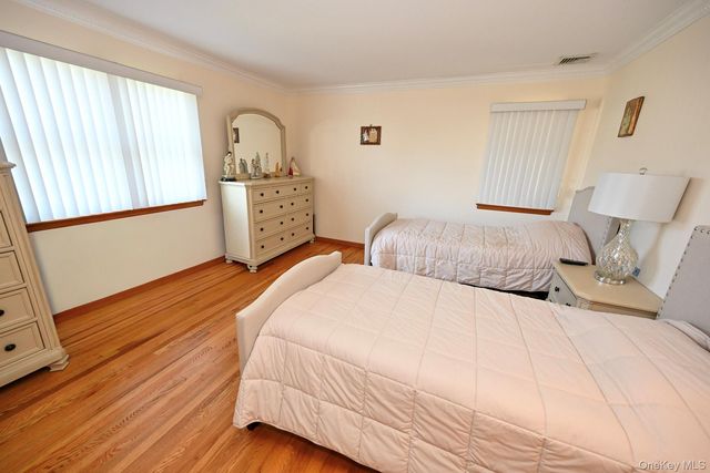 859 Maloon Avenue, Franklin Square, NY 11010