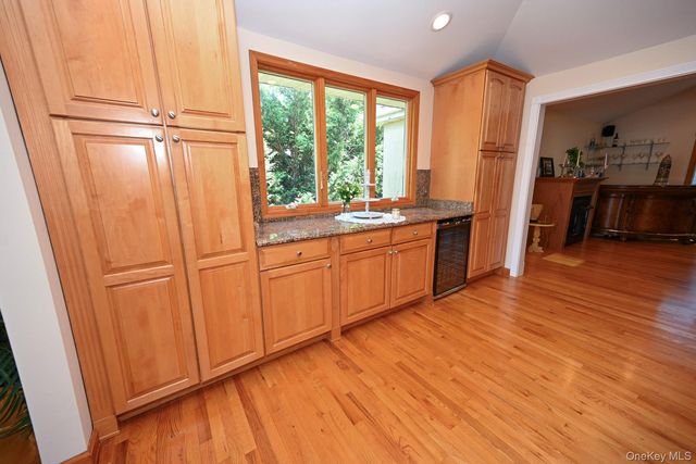 859 Maloon Avenue, Franklin Square, NY 11010