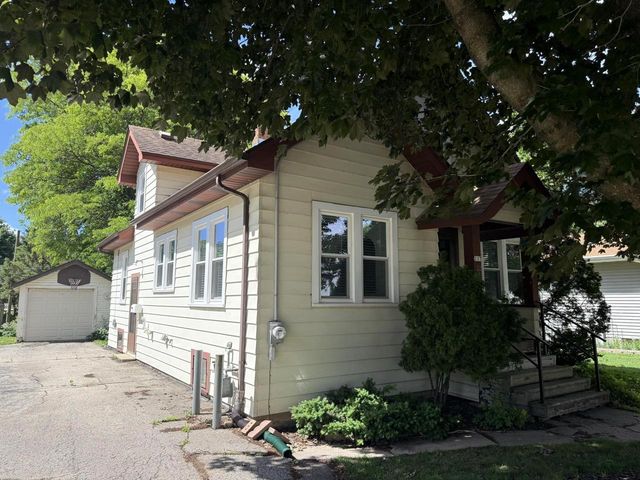 117 23RD AVENUE, Oshkosh, WI 54902