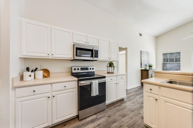 1013 Freeport Court, Mary Esther, FL 32569