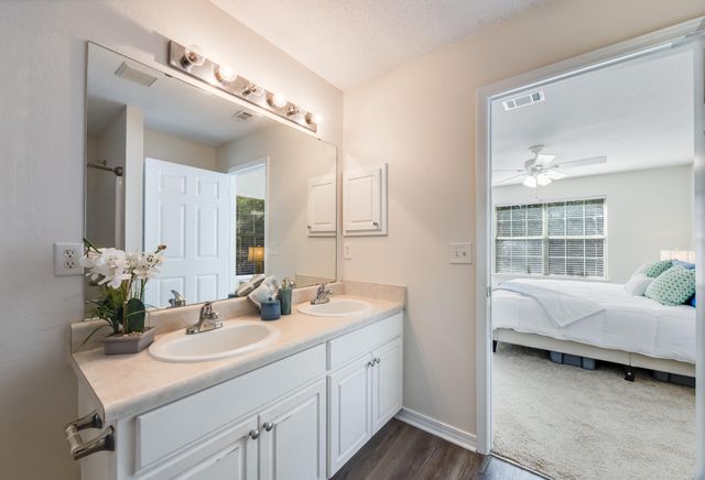 1013 Freeport Court, Mary Esther, FL 32569