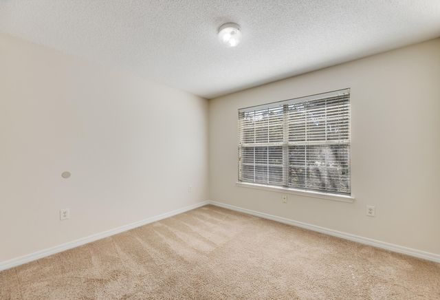 1013 Freeport Court, Mary Esther, FL 32569