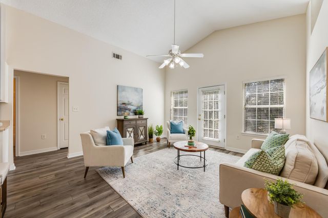 1013 Freeport Court, Mary Esther, FL 32569