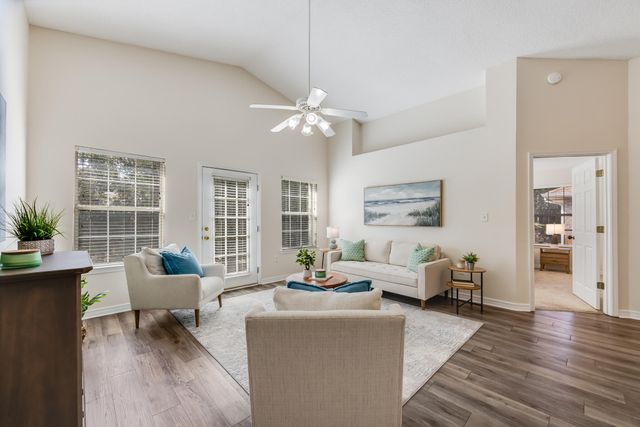 1013 Freeport Court, Mary Esther, FL 32569