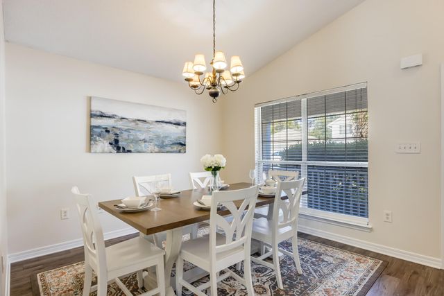 1013 Freeport Court, Mary Esther, FL 32569