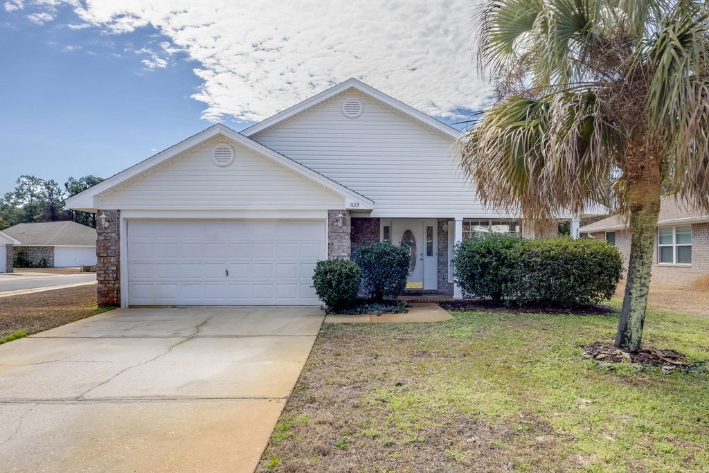 1013 Freeport Court, Mary Esther, FL 32569