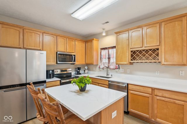 4476 W Easy Street, New Palestine, IN 46163