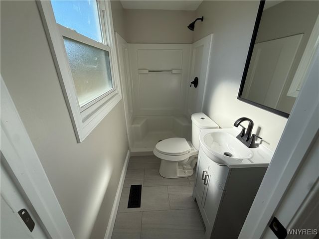 6588 Royal Parkway South, Lockport Town, NY 14094