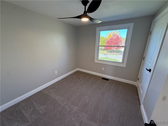 6588 Royal Parkway South, Lockport Town, NY 14094