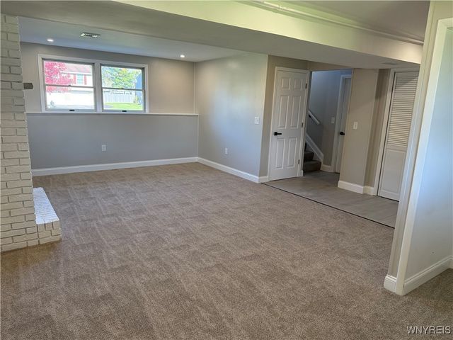 6588 Royal Parkway South, Lockport Town, NY 14094