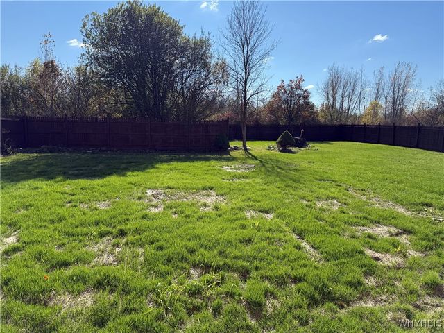 6588 Royal Parkway South, Lockport Town, NY 14094