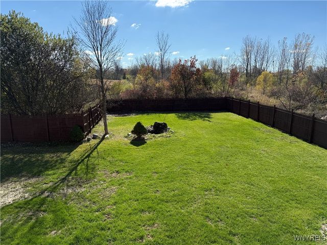6588 Royal Parkway South, Lockport Town, NY 14094