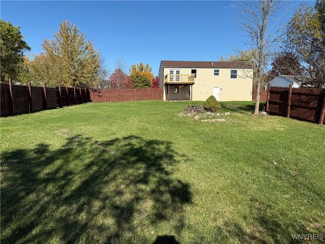 6588 Royal Parkway South, Lockport Town, NY 14094