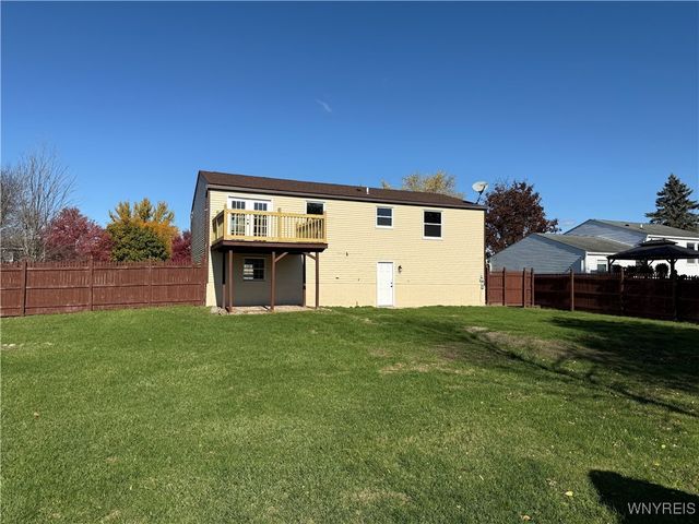 6588 Royal Parkway South, Lockport Town, NY 14094