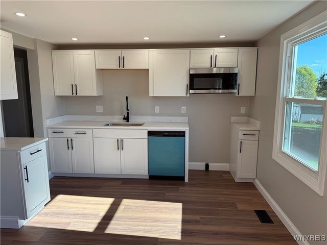 6588 Royal Parkway South, Lockport Town, NY 14094