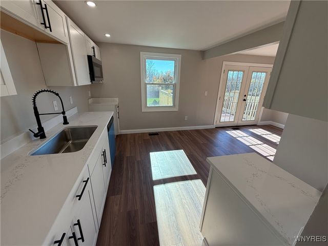 6588 Royal Parkway South, Lockport Town, NY 14094