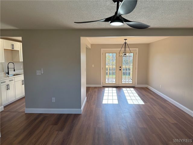 6588 Royal Parkway South, Lockport Town, NY 14094