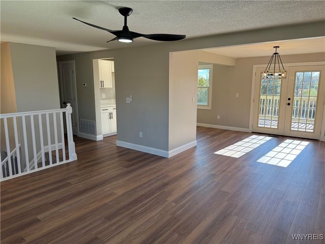 6588 Royal Parkway South, Lockport Town, NY 14094