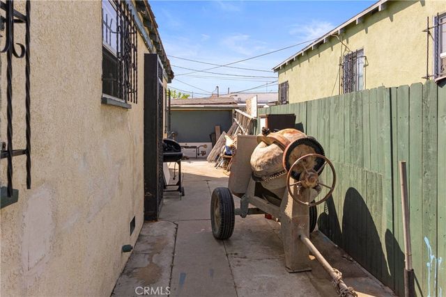 650 W 107th Street, Los Angeles, CA 90044