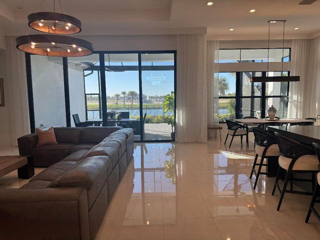 9933 Migration Point, Palm Beach Gardens, FL 33412