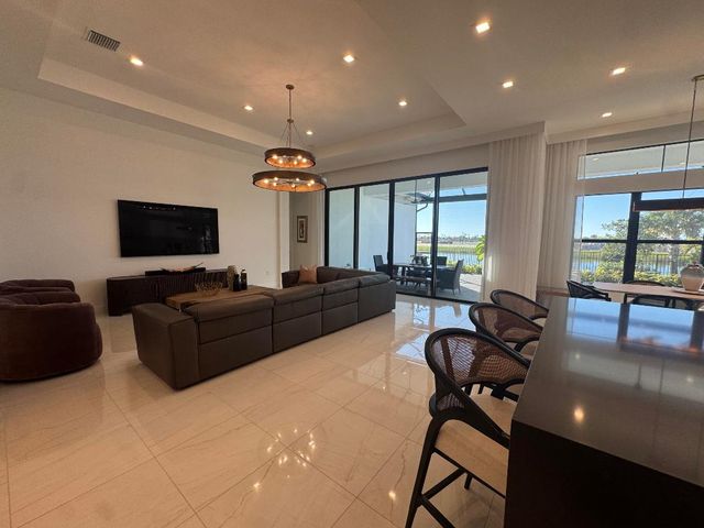 9933 Migration Point, Palm Beach Gardens, FL 33412