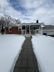 15 Calvin St, Braintree, MA 02184
