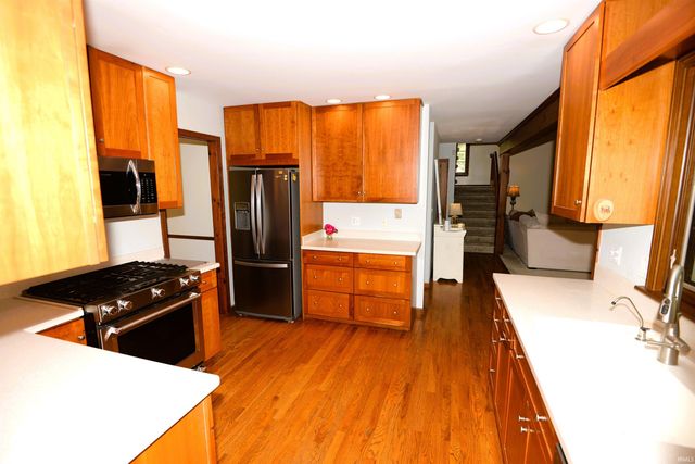 50588 Linden Grove Lane, Granger, IN 46530
