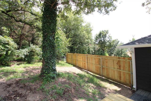 640 Callender Lake Dr, Murchison, TX 75778