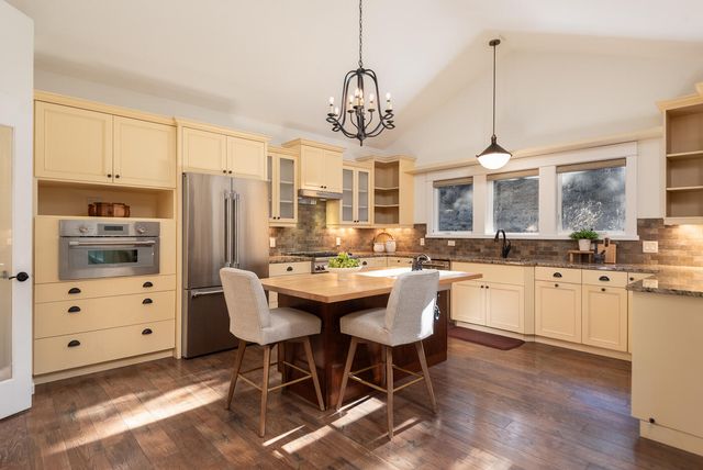 19085 NW Mt Hood Place, Bend, OR 97703