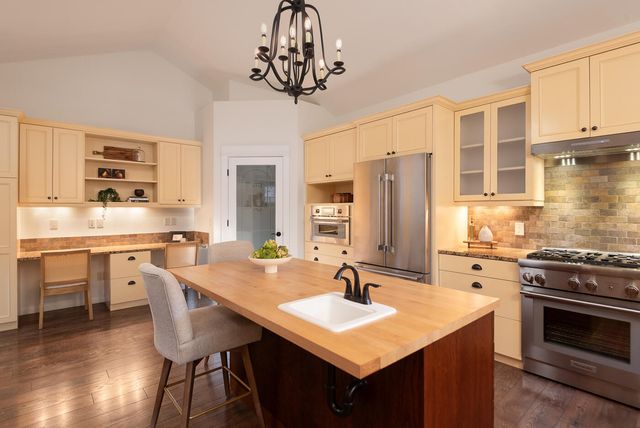 19085 NW Mt Hood Place, Bend, OR 97703