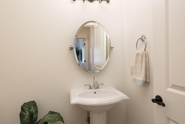 19085 NW Mt Hood Place, Bend, OR 97703